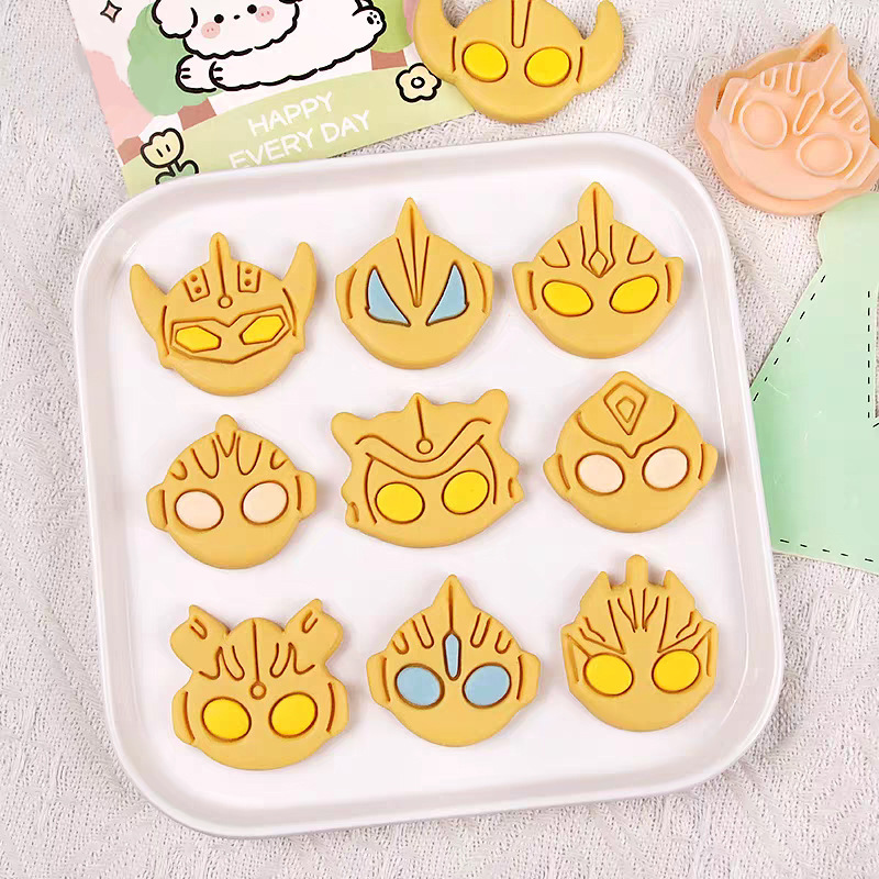 Kitchen And Baking - ホットアニメウルトラマンシリーズクッキー型漫画キャラクター創造性三次元プレス型家庭用ベーキングツール