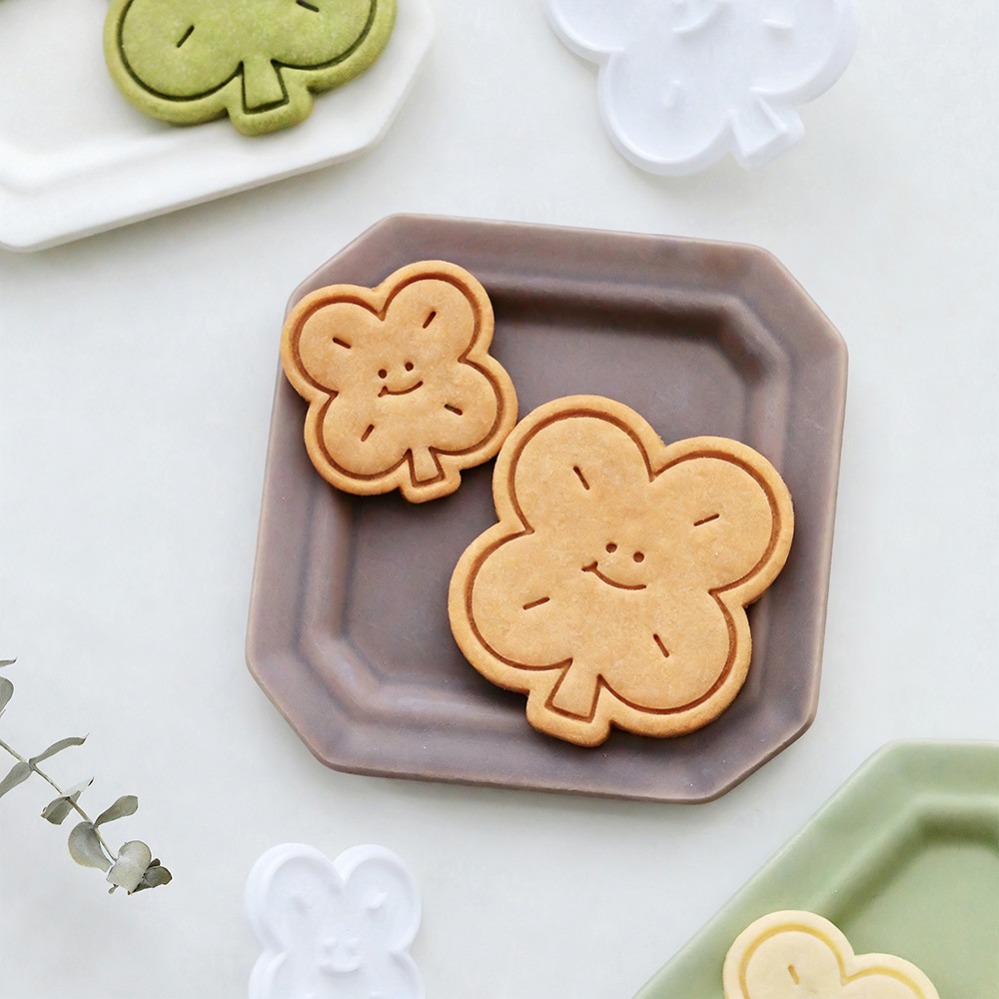 幸運の四つ葉のクローバー型クッキーカッター、ビスケット型、キ - Kitchen Baking Utensil のレビューと価格